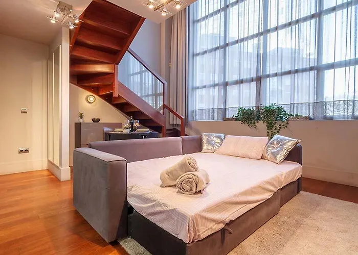 Vivienda Turistica Duplex Isozaki-guggenheim